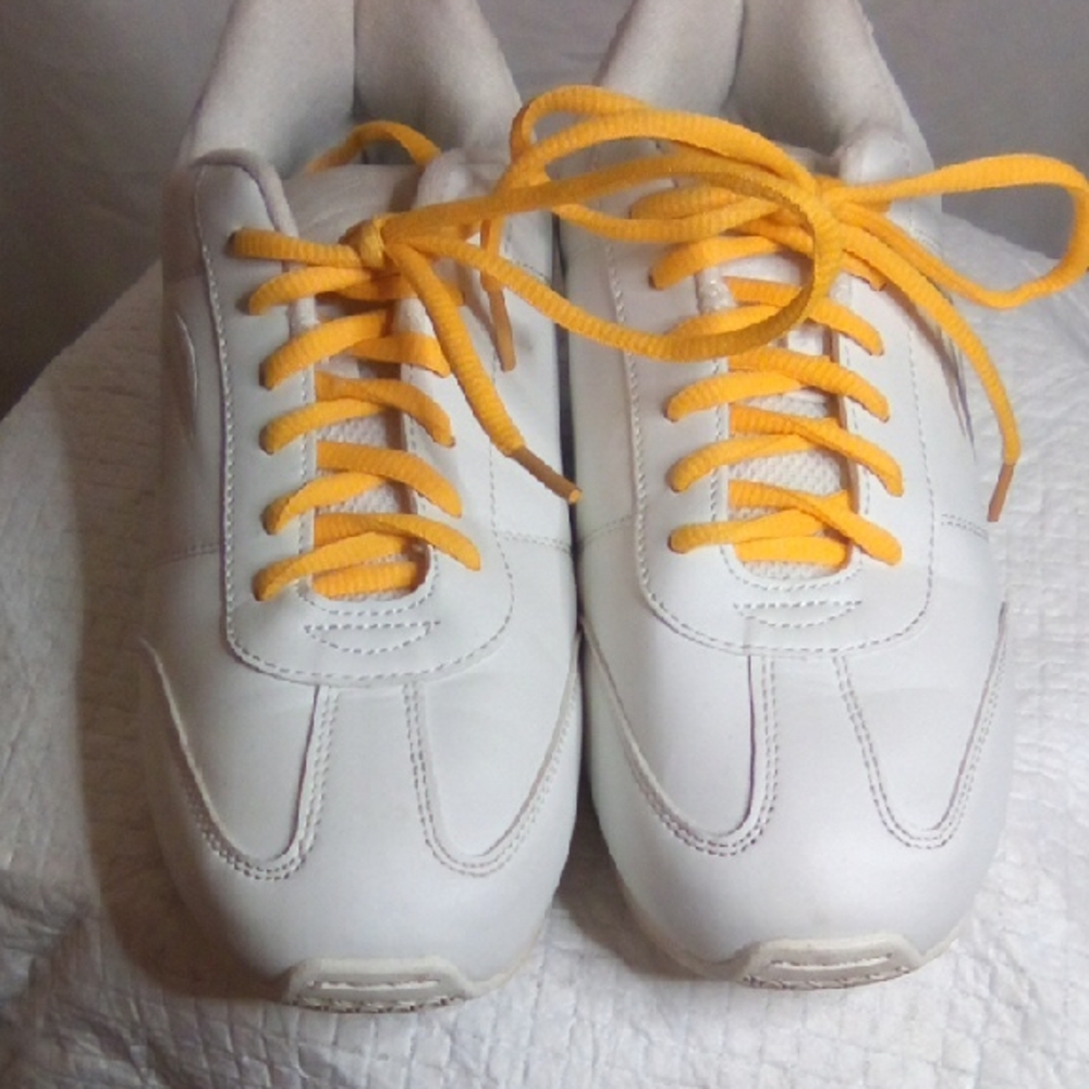 Zephyr Classic White Cheerleader Sneakers with Bright Yellow Laces